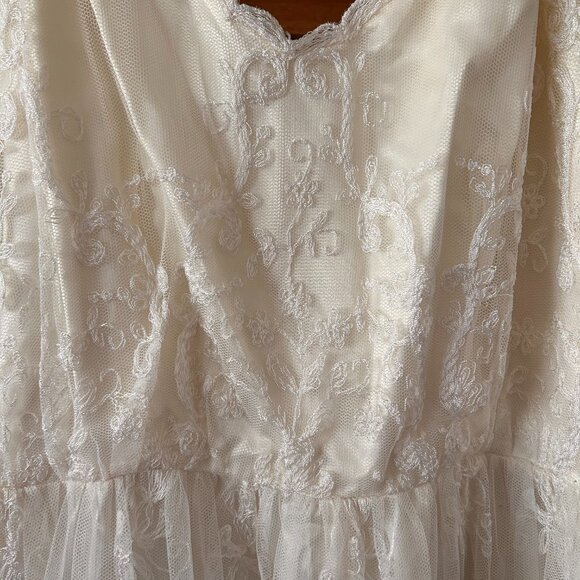 Vintage Satin & Lace Ivory Wedding Dress - Picture 3 of 6